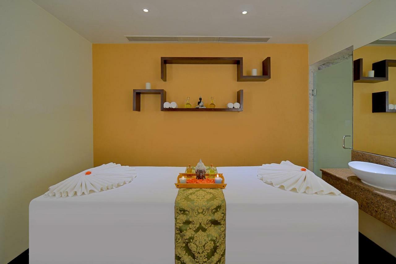 Radisson Hotel Agra Agra  Exterior photo A spa treatment room