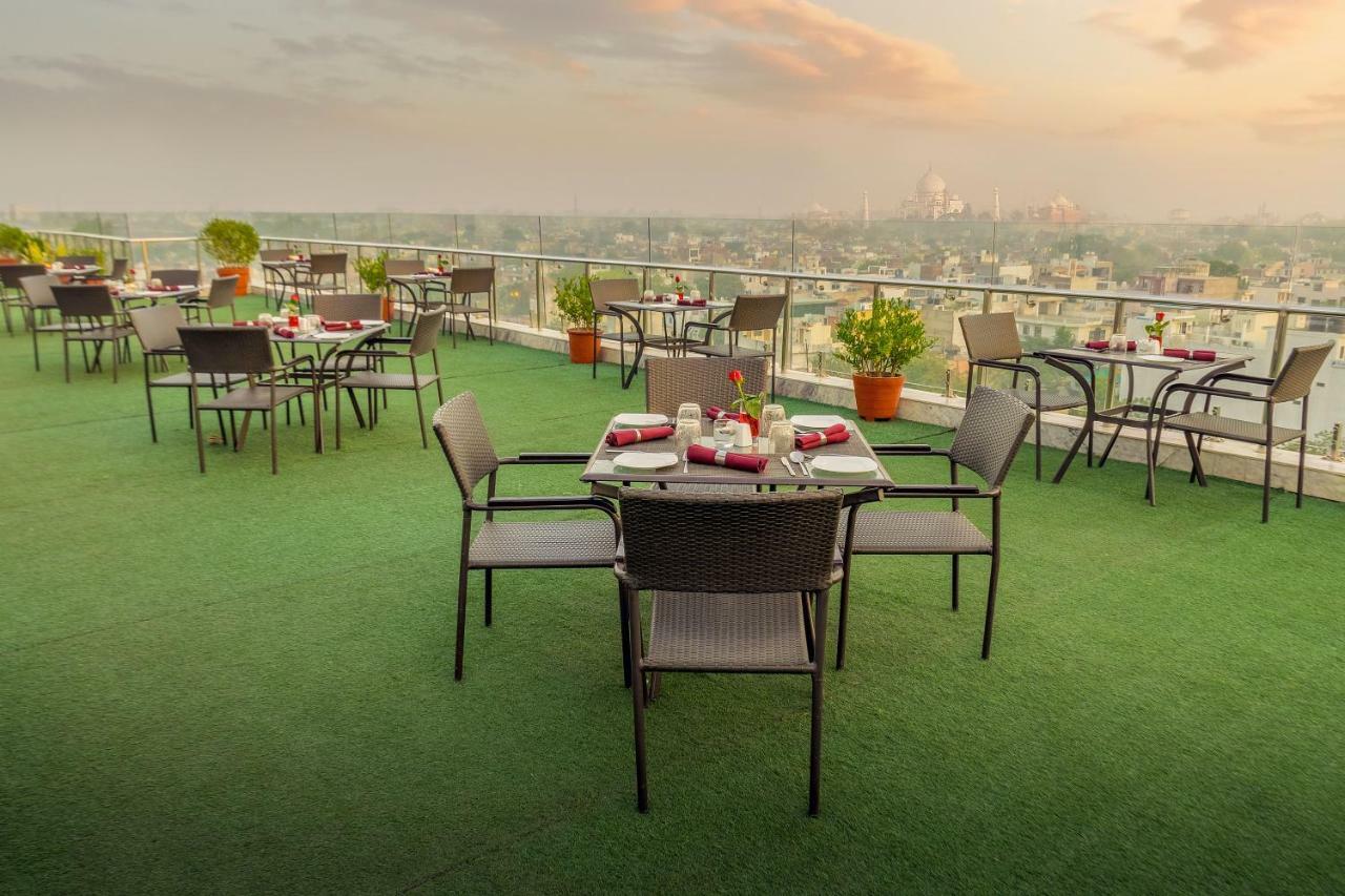 Radisson Hotel Agra Agra  Exterior photo Rooftop restaurant